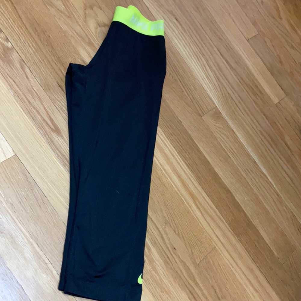 Nike pro capris